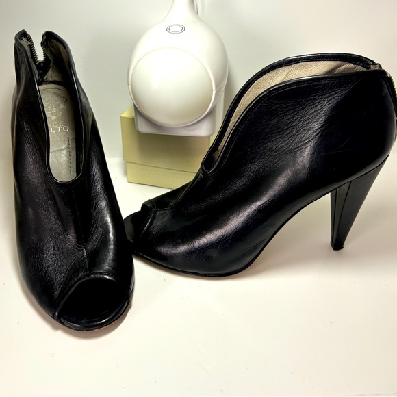 Vince Camuto Peep-toe Bootie, Sz 7 - Picture 1 of 3
